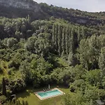 Manoir De Laroque Delprat Bed and Breakfast 4*