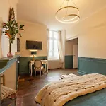 Manoir De Laroque Delprat Bed and Breakfast