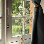 Manoir De Laroque Delprat Bed and Breakfast 4*