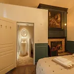 Manoir De Laroque Delprat Bed and Breakfast