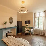 Bed and Breakfast Manoir De Laroque Delprat 4*