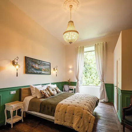 Manoir De Laroque Delprat Couette-café 4*