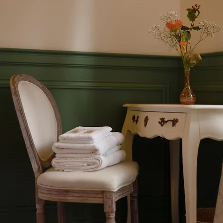 Manoir De Laroque Delprat 4* 오토얼