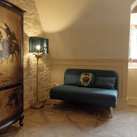 Manoir De Laroque Delprat B&B 4*