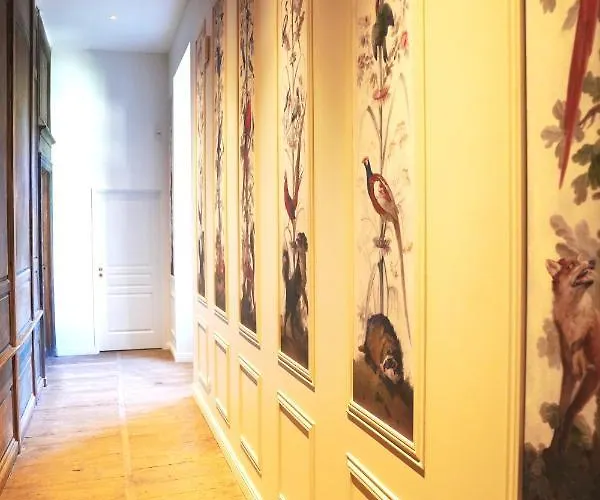 Manoir De Laroque Delprat Bed & Breakfast 4*