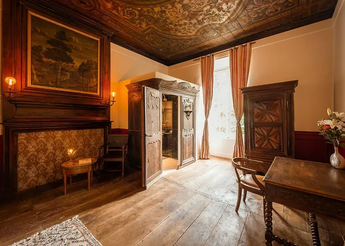 Manoir De Laroque Delprat 4*