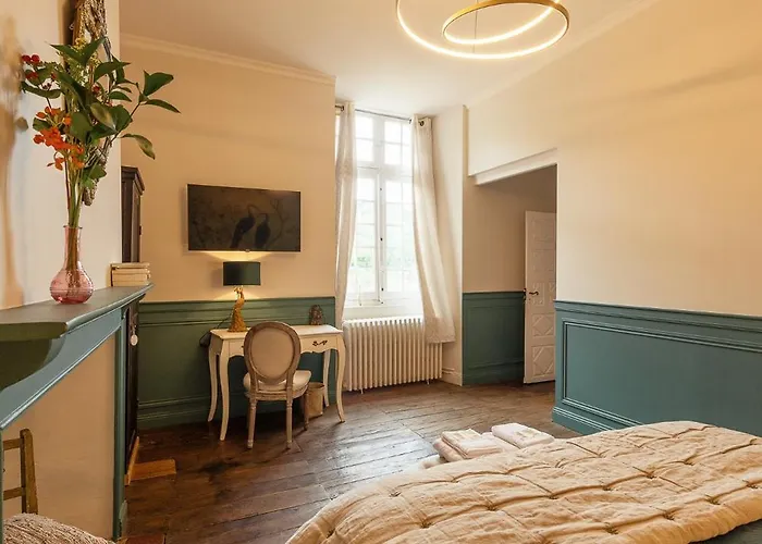 Manoir De Laroque Delprat Bed & Breakfast