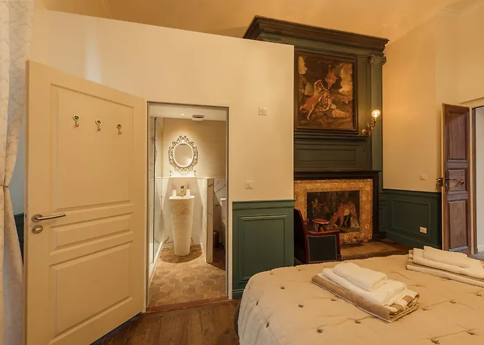 Manoir De Laroque Delprat Bed & Breakfast