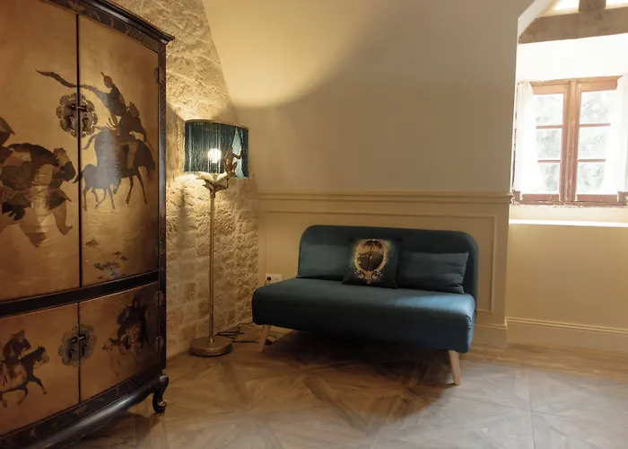 Manoir De Laroque Delprat Bed & Breakfast 4*